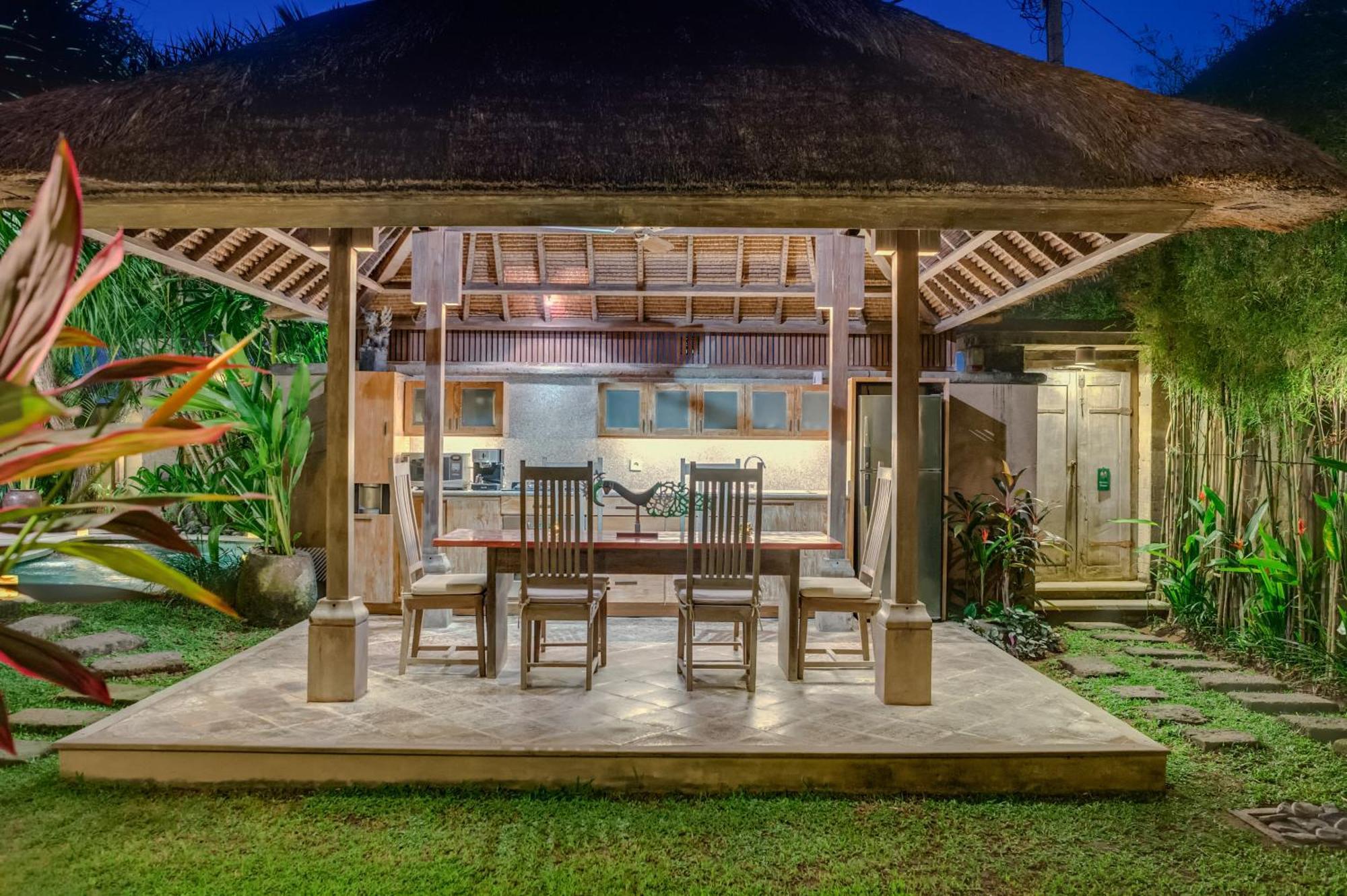 Villa Tirta Naga Bali Seminyak Zewnętrze zdjęcie